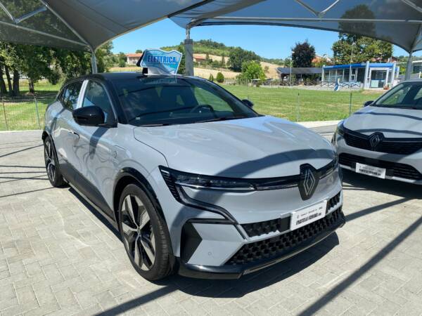 Renault Megane E-Tech - immagine 2