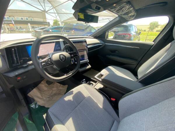 Renault Megane E-Tech - immagine 6